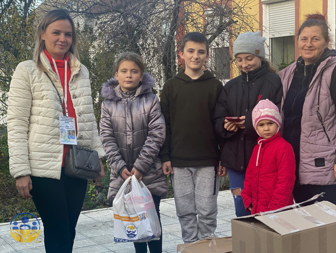 БЛАГОДІЙНА ПРОДУКТОВА ТА ГІГІЄНІЧНА ДОПОМОГА: ФОНД АМБУЛАТОРНОЇ МЕДИЦИНИ ТА РІШУЧІ СЕРЦЯ