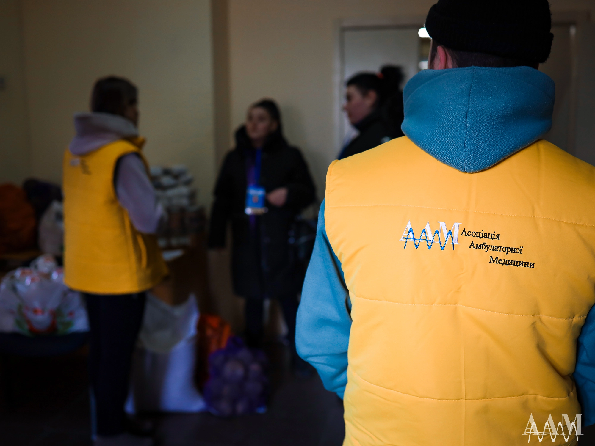 HUMANITARIAN AID TO AN INSTITUTION THAT PREPARES HOT LUNCHES FOR IMMIGRANTS AND PENSIONERS, LOW-INCOVER FAMILIES