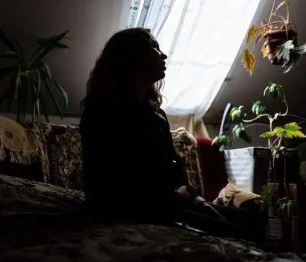 A 19-year-old pregnant widow told about a call from a loved one