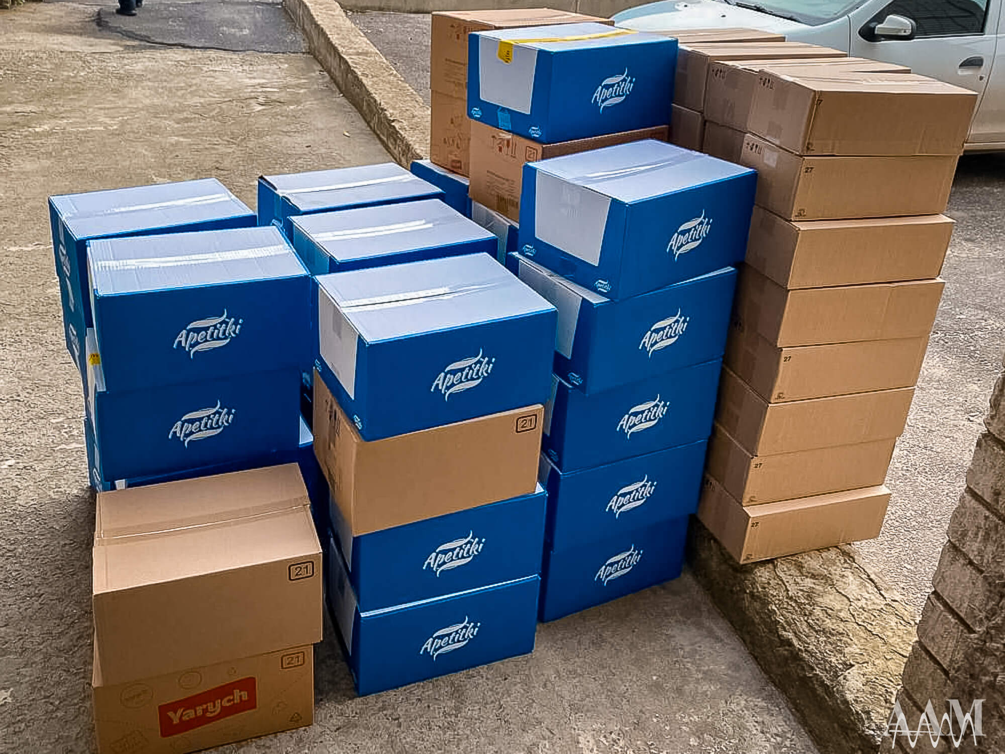 AAM REPRESENTATIVES HANDED HUMANITARIAN AID FROM THE «YARYCH» CONFECTIONERY FACTORY – THANK YOU!